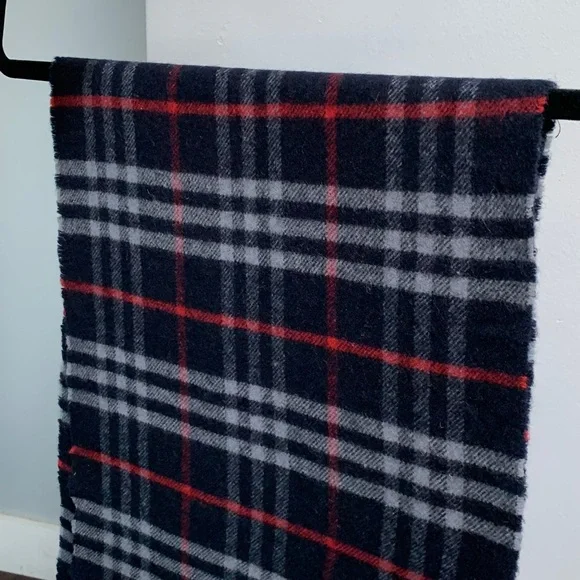 Authentic Burberrys (vintage) black plaid scarf - Picture 12 of 17